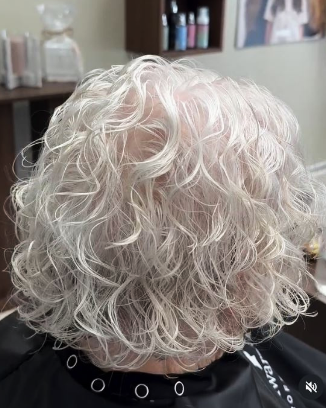 en kunds permanentade vita hår