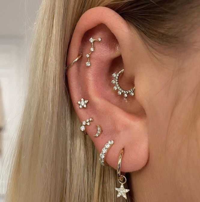 en kunds piercade öra 