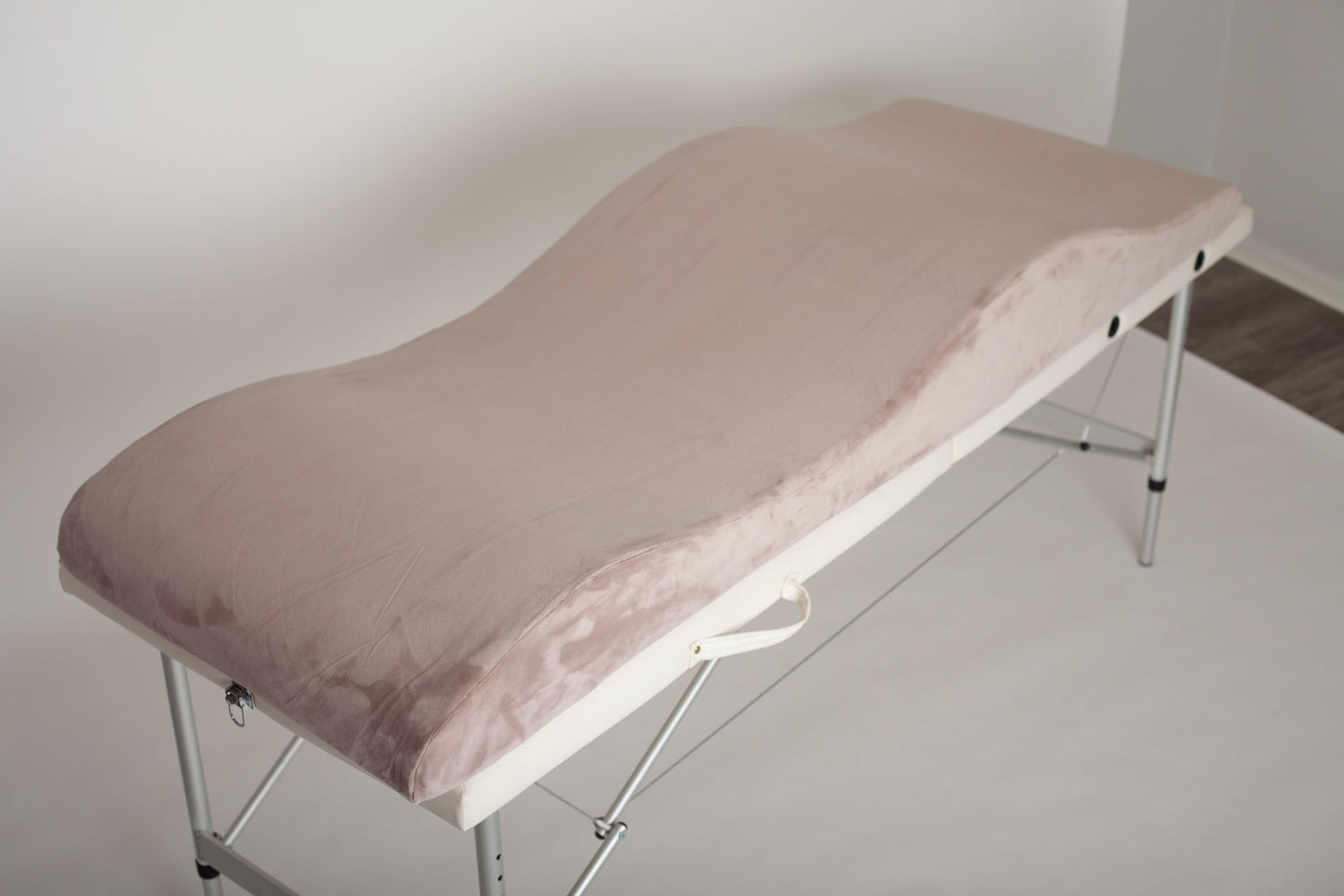Lyxig behandlingsmadrass till massagebritsar, passar både vanliga vikbara britsar och 3-delade hydraliska behandlingsbänkar.